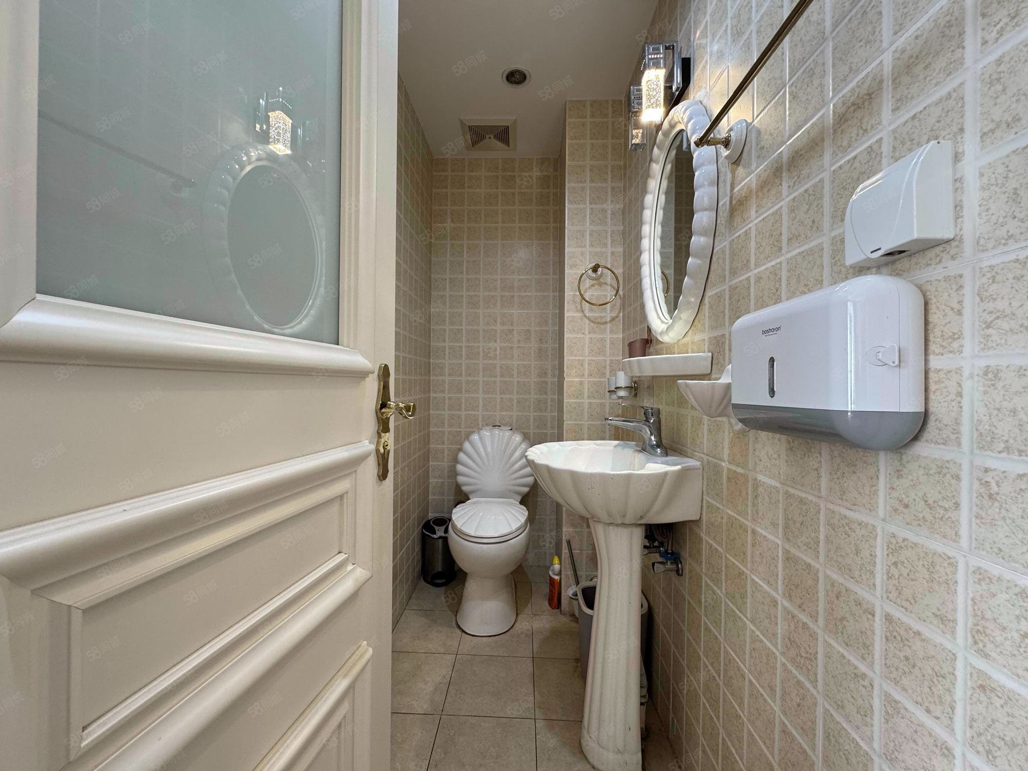 澳景園4室3廳5衛(wèi)365.66㎡南北1700萬(wàn)