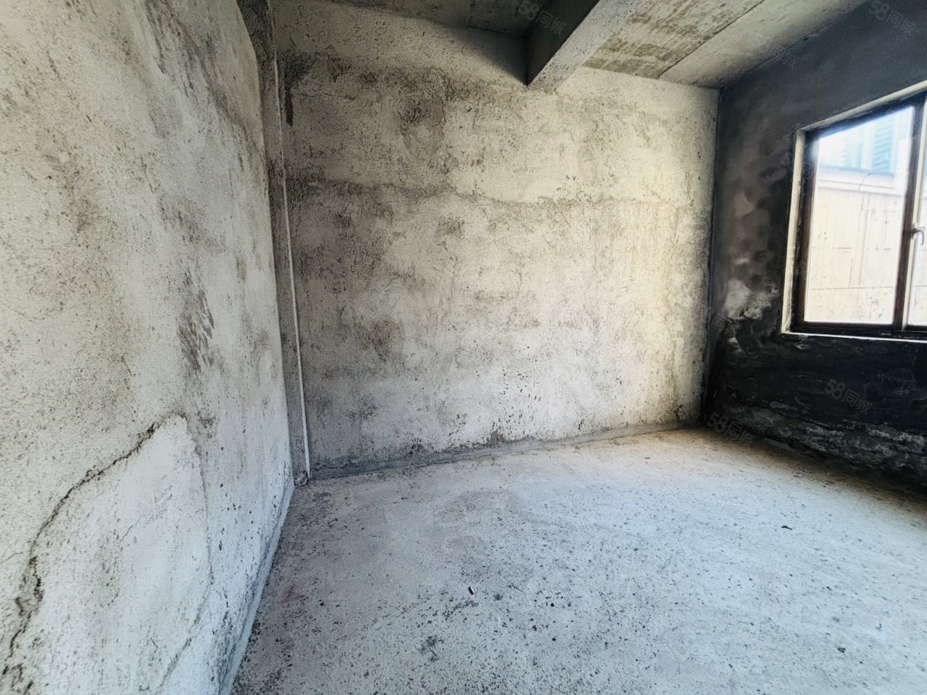 新世界凯旋城(别墅)7室2厅3卫243㎡南北103万