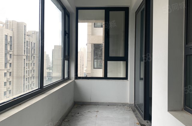 急售，星光理想城三叶草户型，带车位储，有钥匙