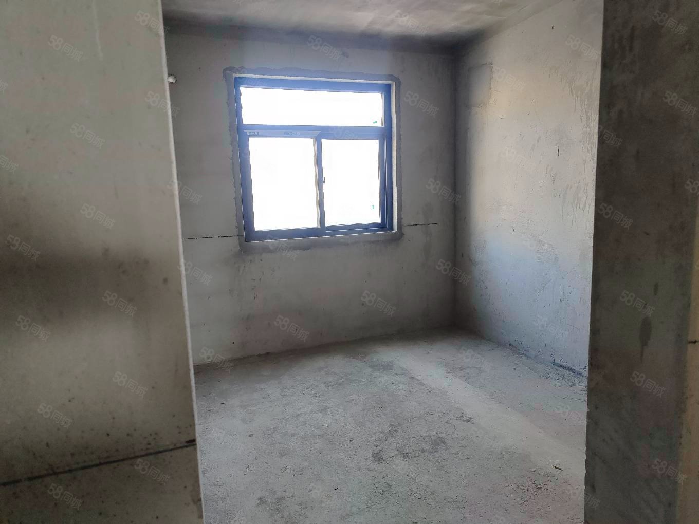 建业特区壹号南区4室2厅2卫154㎡南北112万