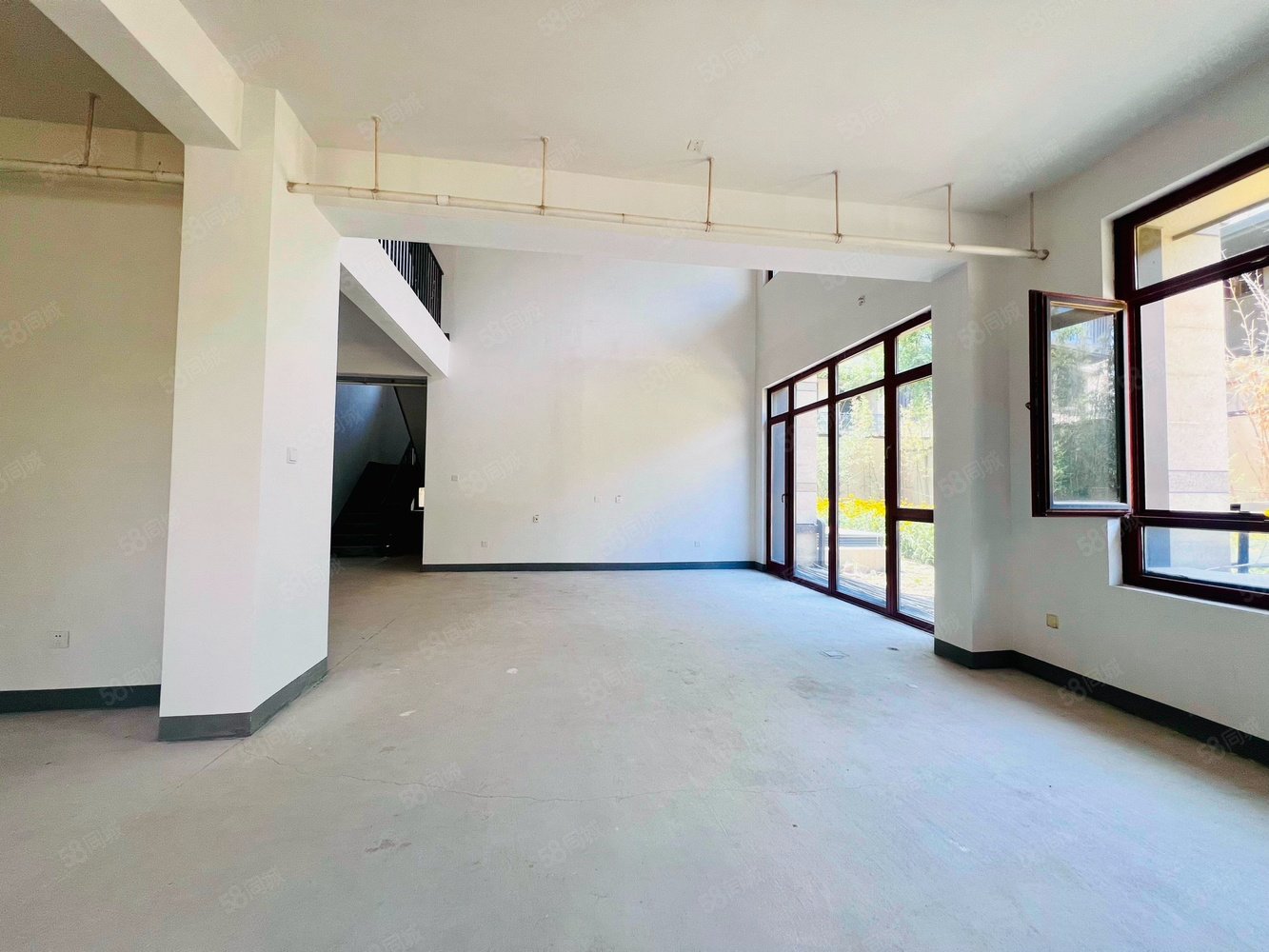 億城燕西華府(別墅)9室4廳8衛(wèi)596㎡南北2200萬