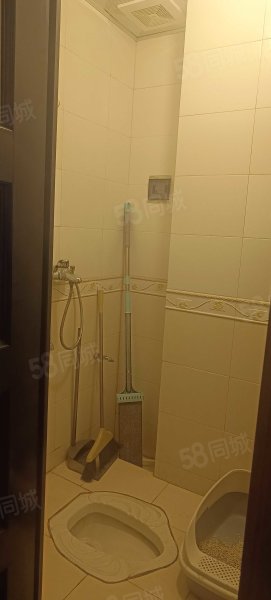 花灯团住宿区4室1厅2卫125㎡南55万