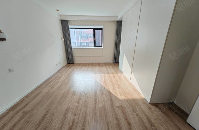 中通二期  30万精装 三叶草户型 落地阳台