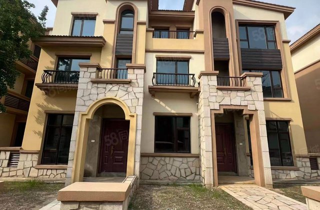 西京都高尔夫别墅5室2厅240㎡106.1万二手房图片