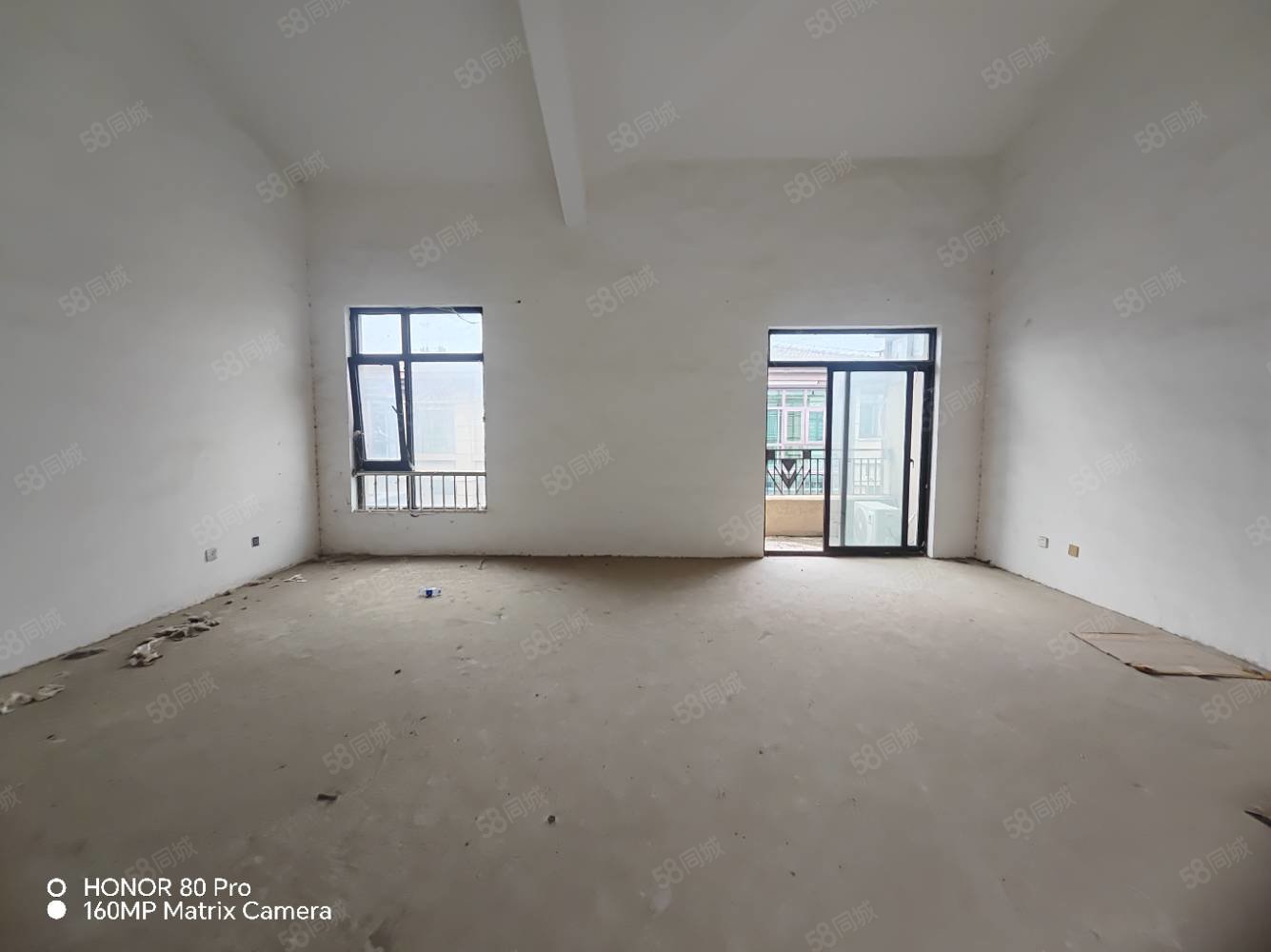 维也纳庄园5室2厅3卫278㎡南北208万