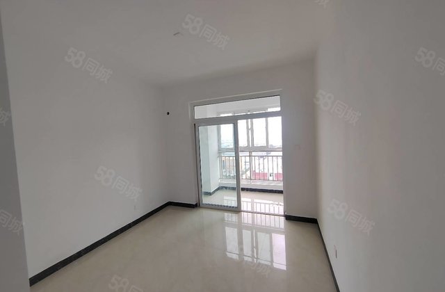 开发区，滨河社区，边户两居，全明格局，精装修，看房方便