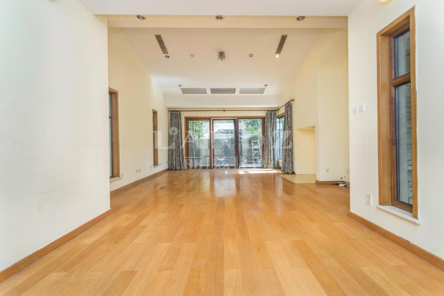 龍灣別墅3室2廳3衛(wèi)366㎡東1790萬