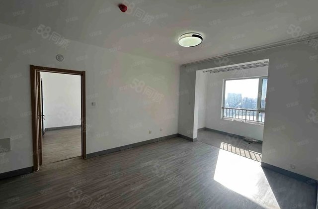 房东直卖，昌润莲城瑞荷园，全天采光，送车位送地下室送车位！