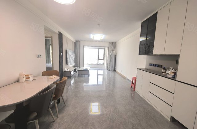 二中对过，次新小区，儒辰辰悦，精装三室，有证，可按揭