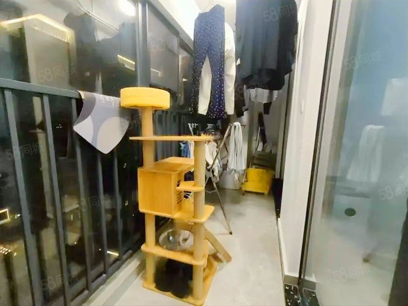 保利中交雲上3室2厅2卫78㎡南北200万