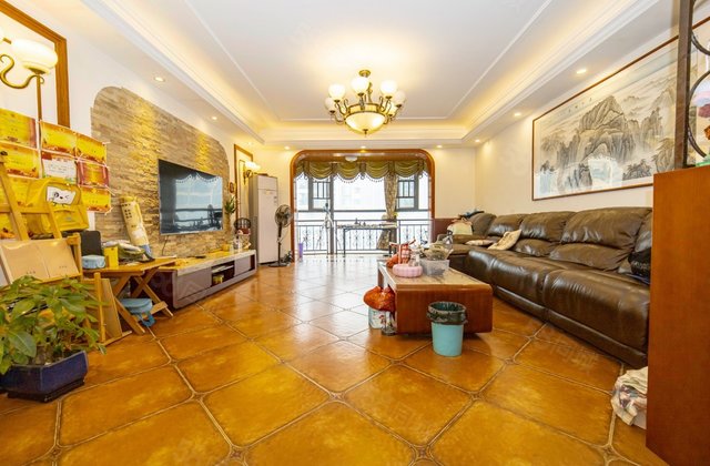 金鹰城圣爵菲斯4室2厅167.52㎡127万二手房图片