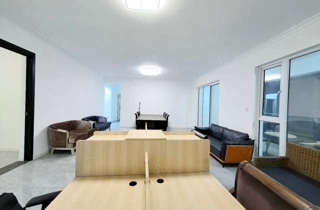 洛森堡碟郡新殿4室2厅150.82㎡195万二手房图片