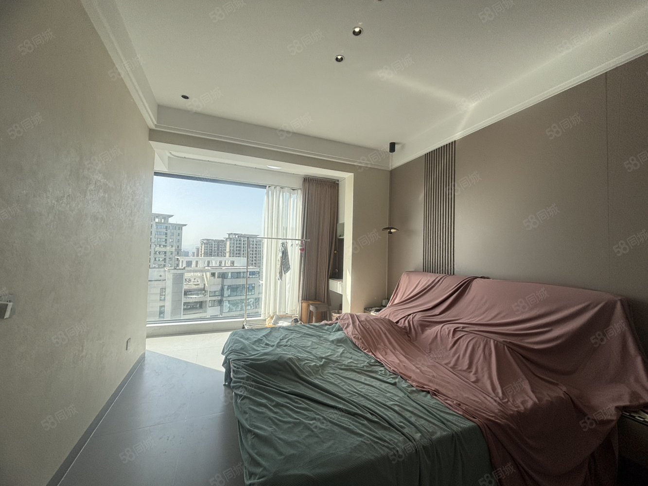 德和领秀广场5室2厅3卫172㎡南北220万