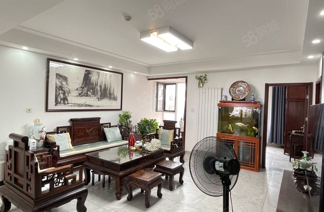 奥森花园小区好楼层精装修124平三室两厅两卫带车储免大税