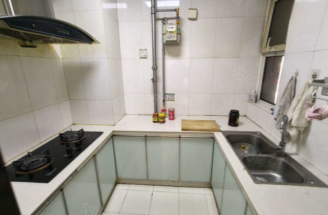 70平 电梯房 简单装修 满二 荣盛水岸花语(一期) 采光好