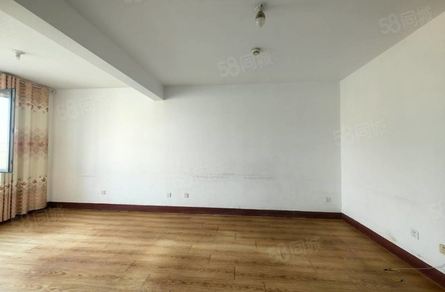 湖边电梯洋房，出门早市，益民小区高层可做三室。