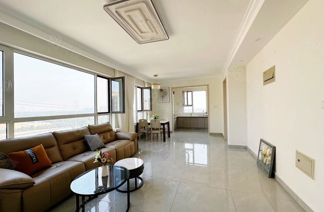 民生凤凰城5号院 商品房 南北通透 有电梯 高楼层采光充足