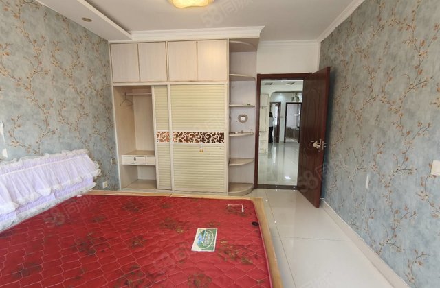 电梯房 满五   南北通透 楼龄新 楼层好 装修好 动静分离