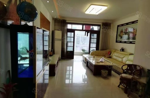 湖边 东方双语 名人苑三期花园里 电梯洋房 送两个车库免大税