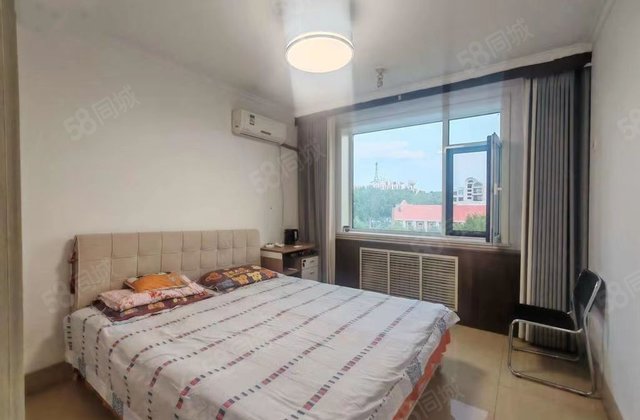 闸口东关国际对面新时代C区老一中文轩外国语