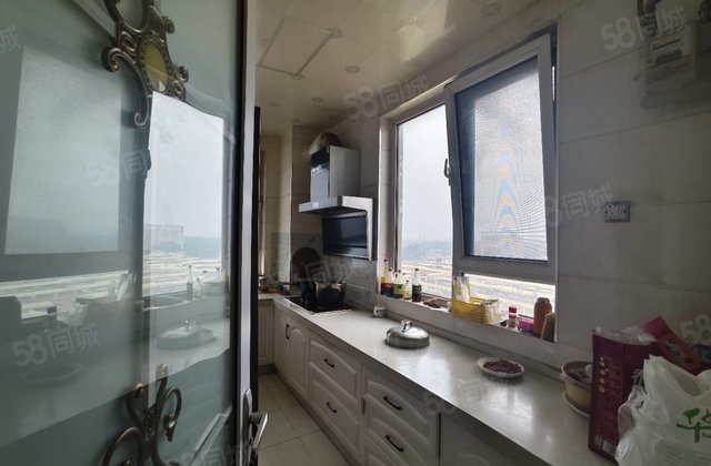 精装好房 车位充足 商业配套成熟 近医院 正规商品房