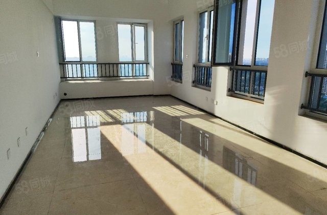 香江 南北通透 出行方便 次新小区 带电梯 高楼层采光充足