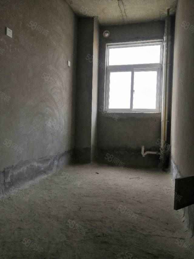 巨人印象小区3室2厅2卫127㎡南56万