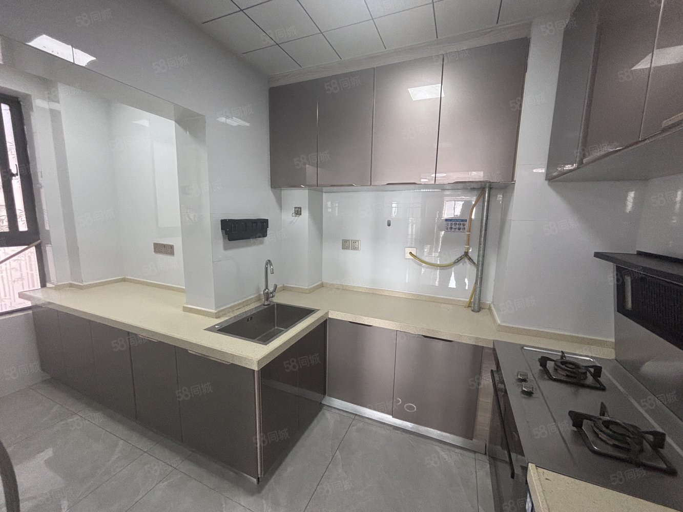 中航文峰上城(一期)3室2厅2卫120.1㎡南93万