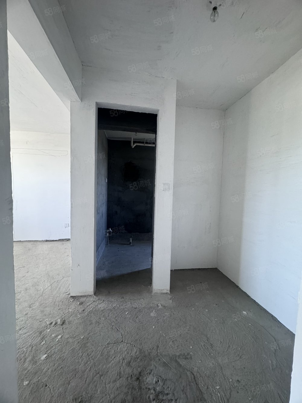 绿地斐勒公馆3室2厅2卫149㎡南北83万