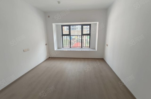 云麓九里 新房未住 水晶郦城东 三室两厅两卫