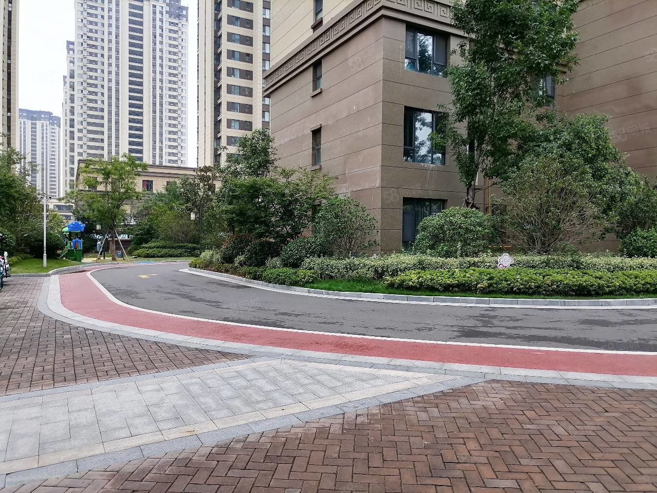 【10图】蓝山郡毛坯现房 急售 客厅通阳台两室超阳,荣盛蓝山郡-临沂58