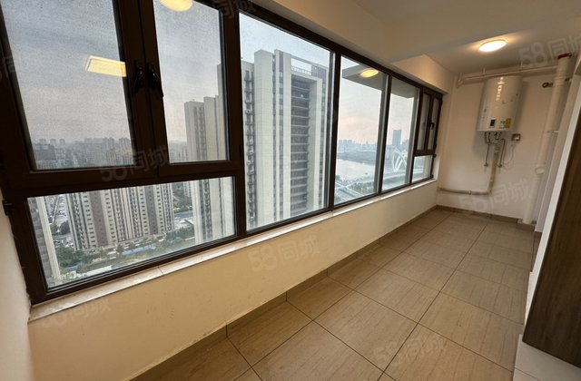 观景房！开发区清水湾 国岳府 精装三居双卫 免大税 东昌实验