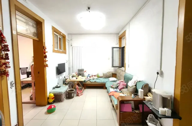 文轩老一中附近，单位农行家属院多层四楼，带储藏室免大税可按揭