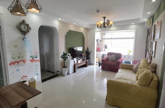 免大税 精装修 视野好 三个卧室和客厅朝阳 诚心出售