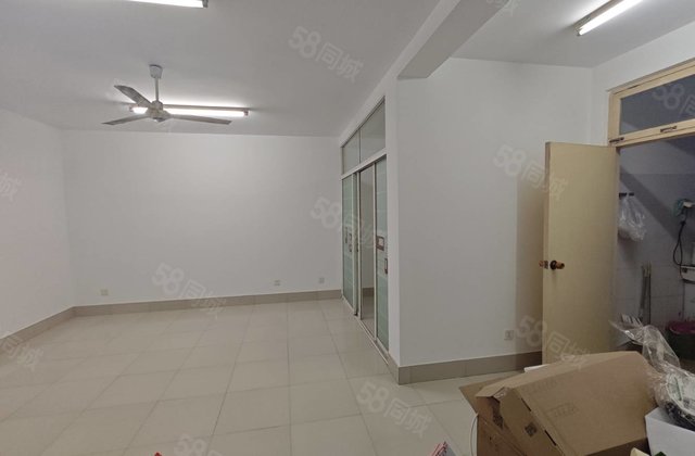 香江 三里铺风景小区 购物方便 南北通透 已隔三室 交通便利