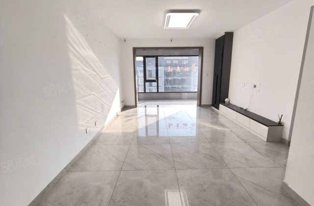 万达附近 江山印 精装三室双卫 送车位储 南北通透随时看房