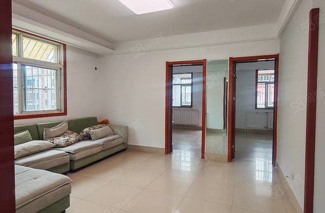 阳光实验三室两厅小区停车方便客厅大窗户