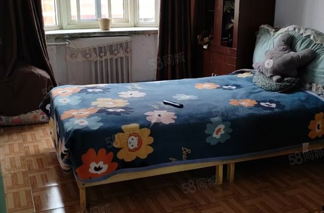 电厂家属院东区 三居室 房东直卖 可贷款 
 价格可议