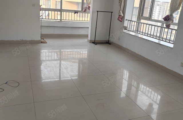 急！急！急！ 商业配套成熟 板楼 高楼层采光充足 看房方便