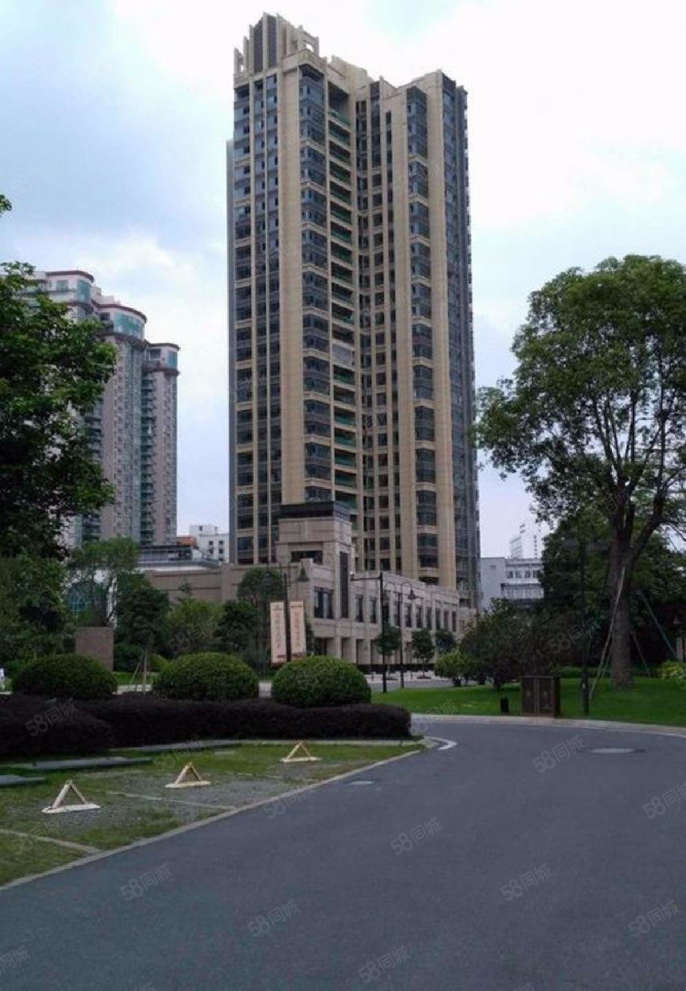 珠江后航道 矗立珠江南岸 珠光御景一号 高层南北对流