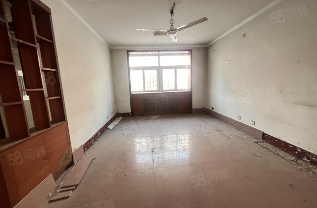 孝心一楼 带地上车库 可做门脸 阳明实验