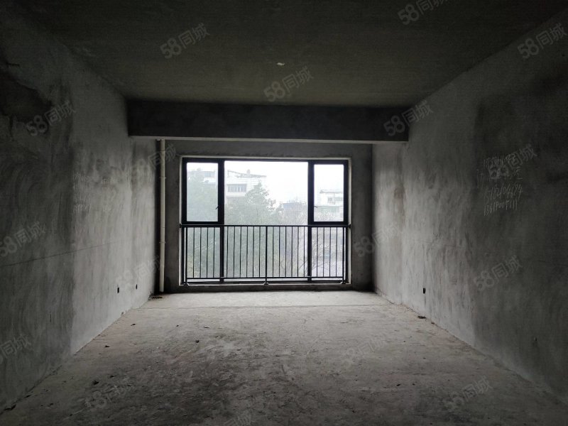 隆城雅苑4室2厅2卫132㎡南北72万