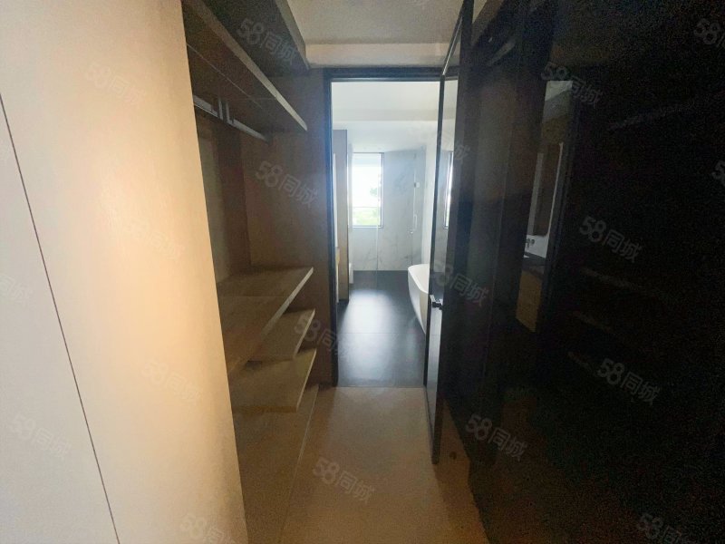 佳元江畔锦御4室2厅4卫270㎡南北568万