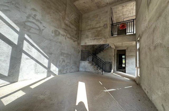 恒大御龙天峰(别墅)5室2厅206.66㎡550万二手房图片