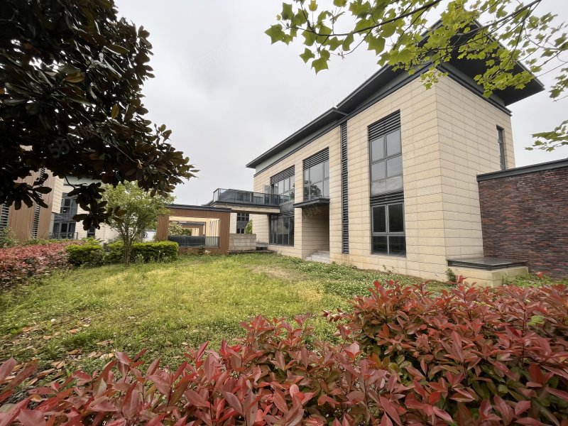 灵峰山庄4室2厅5卫190㎡南189万