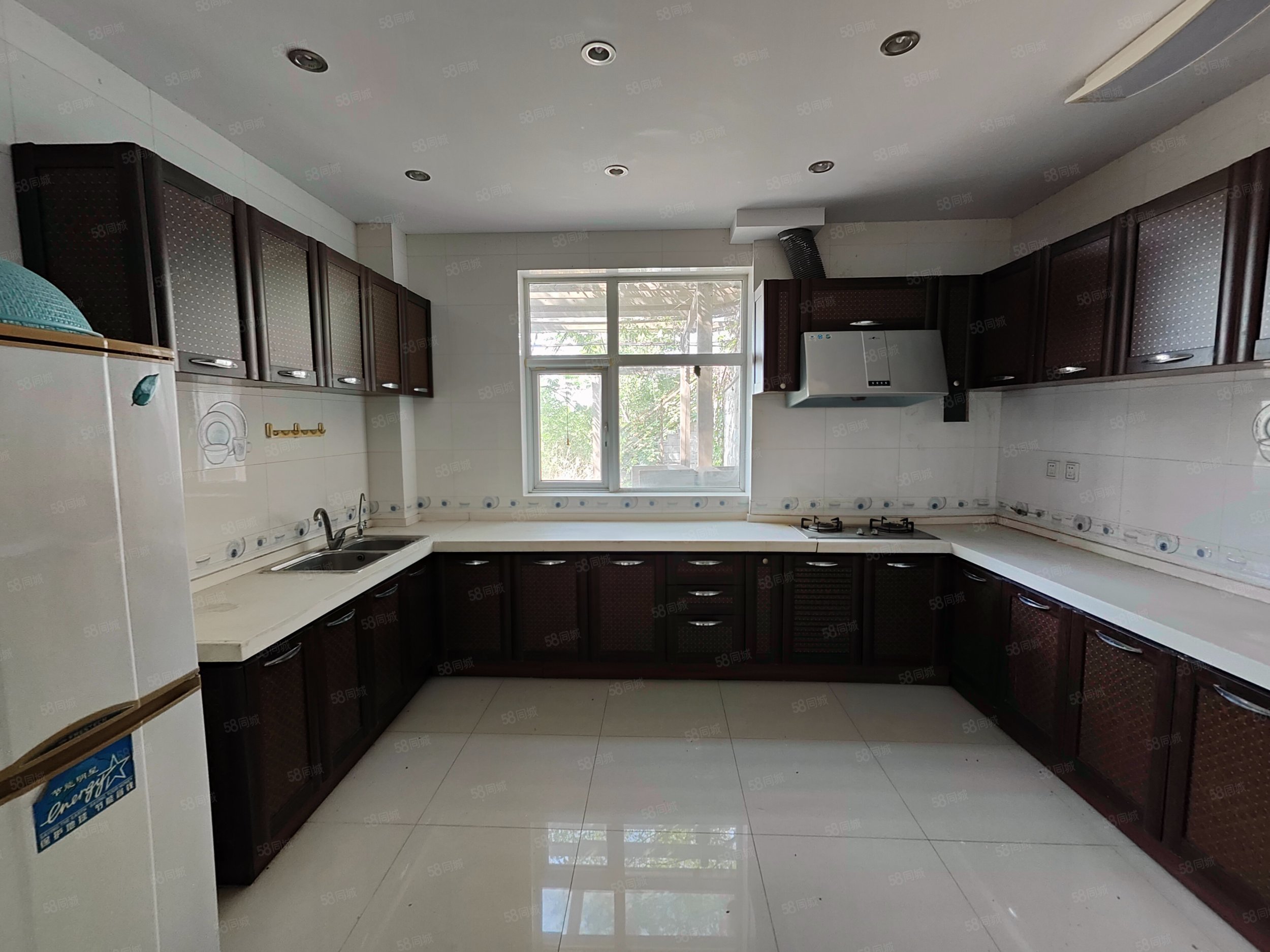 鴻翔花園(別墅)6室4廳5衛(wèi)320.15㎡南北780萬