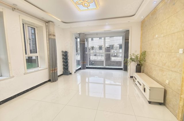 东昌路 徒骇河畔 御景王宅 一楼带院 三室双卫 星光珺园