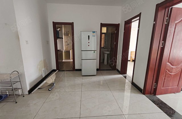 商品房，好楼层，    ，94平66万，三室朝阳