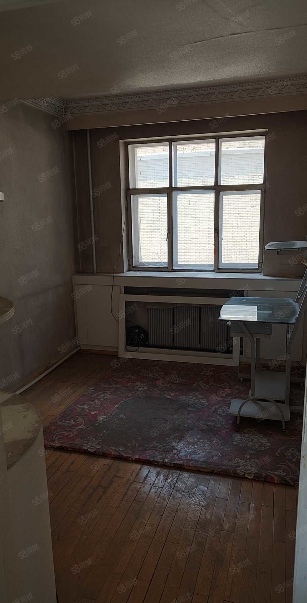 财政楼4室2厅2卫131.43㎡南北29万