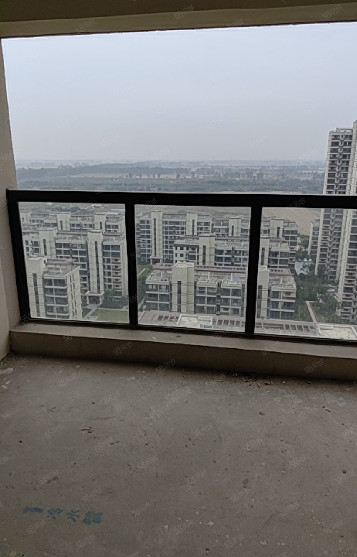 邦泰江山印3室2厅1卫92㎡南60万